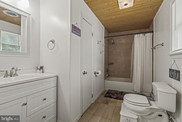 1010 WOODLANE RD, Mount Holly, NJ 08060