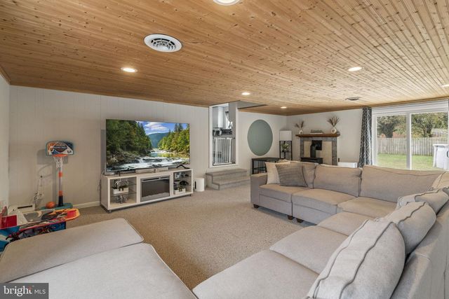 1010 WOODLANE RD, Mount Holly, NJ 08060