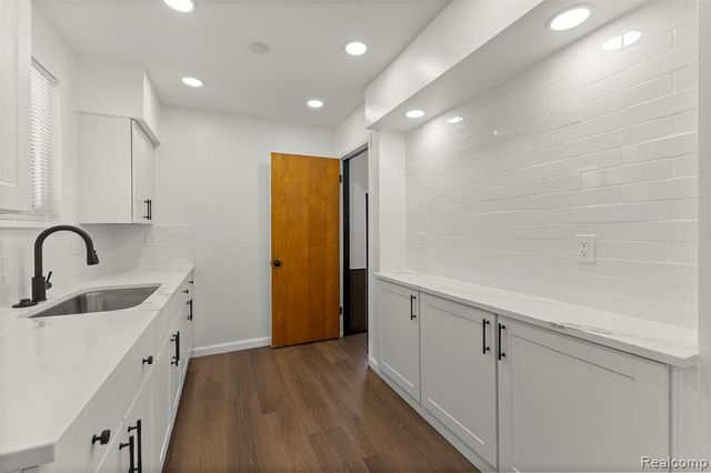 15345 Bainbridge Street, Livonia, MI 48154