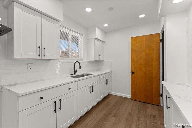 15345 Bainbridge Street, Livonia, MI 48154