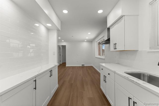 15345 Bainbridge Street, Livonia, MI 48154