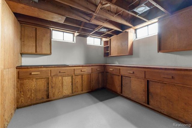 15345 Bainbridge Street, Livonia, MI 48154