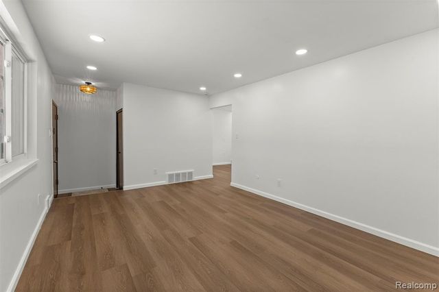 15345 Bainbridge Street, Livonia, MI 48154