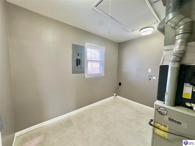 1579 W Vine Street, Radcliff, KY 40160