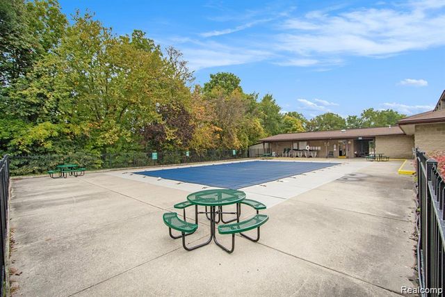 19859 Arcadia Drive, Clinton Charter Township, MI 48036