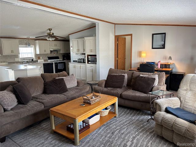 19859 Arcadia Drive, Clinton Charter Township, MI 48036