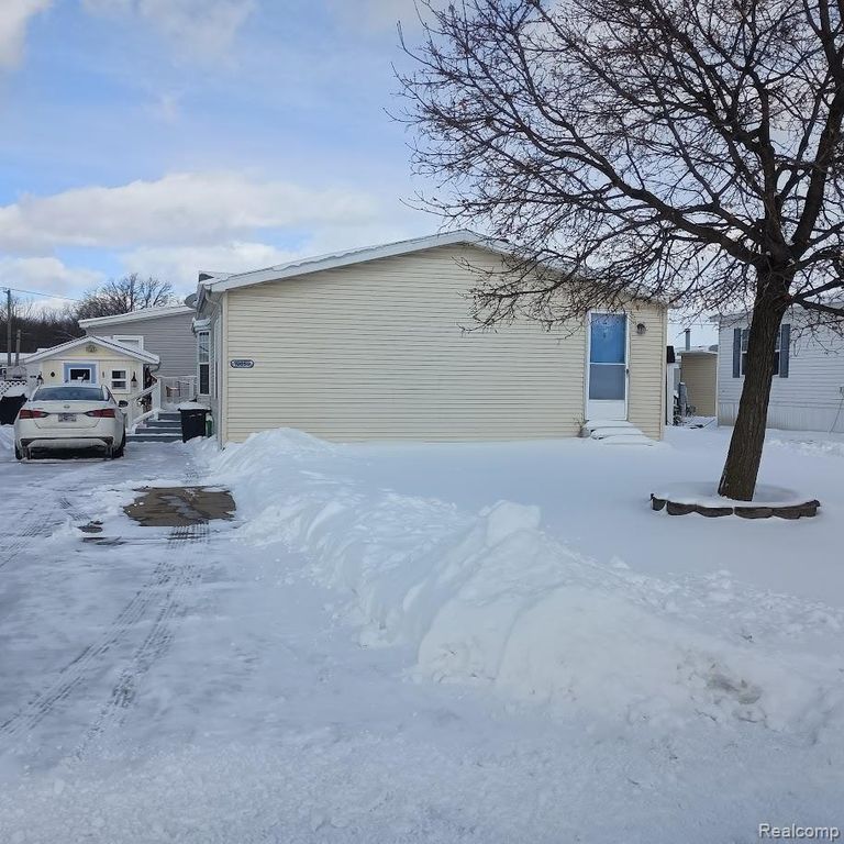 19859 Arcadia Drive, Clinton Charter Township, MI 48036