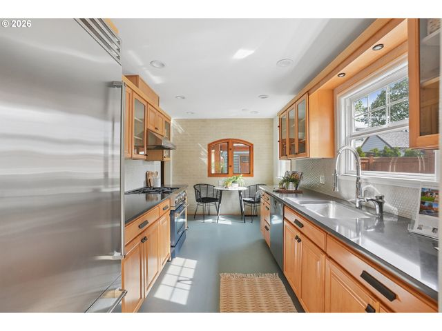 112 W 35TH St, Vancouver, WA 98660