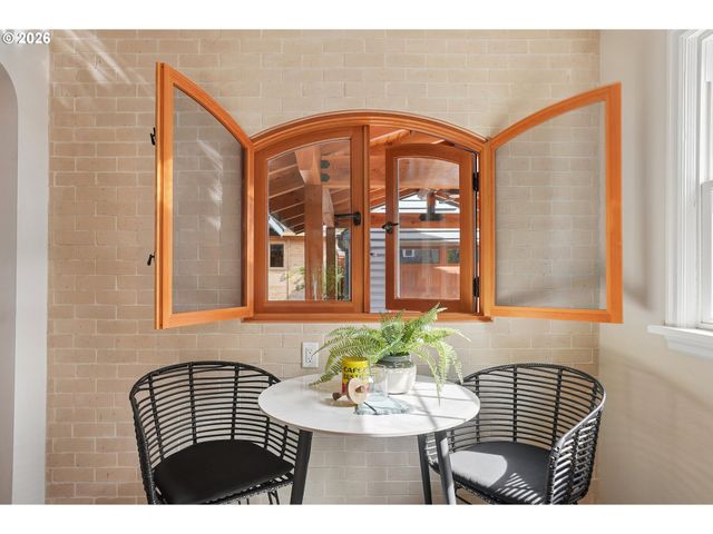 112 W 35TH St, Vancouver, WA 98660