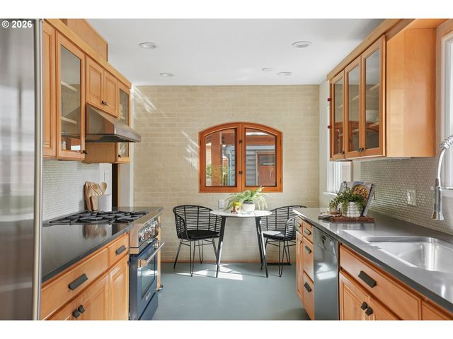 112 W 35TH St, Vancouver, WA 98660