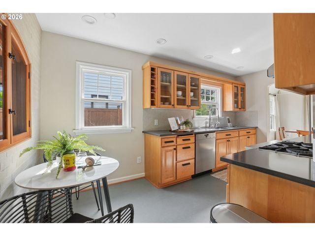 112 W 35TH St, Vancouver, WA 98660