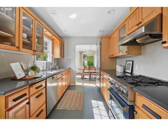 112 W 35TH St, Vancouver, WA 98660
