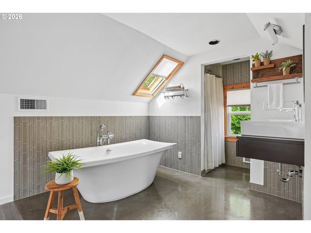 112 W 35TH St, Vancouver, WA 98660