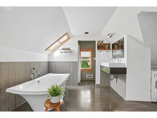 112 W 35TH St, Vancouver, WA 98660