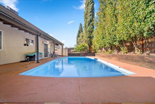 9013 Green River Way, Orangevale, CA 95662