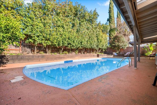 9013 Green River Way, Orangevale, CA 95662