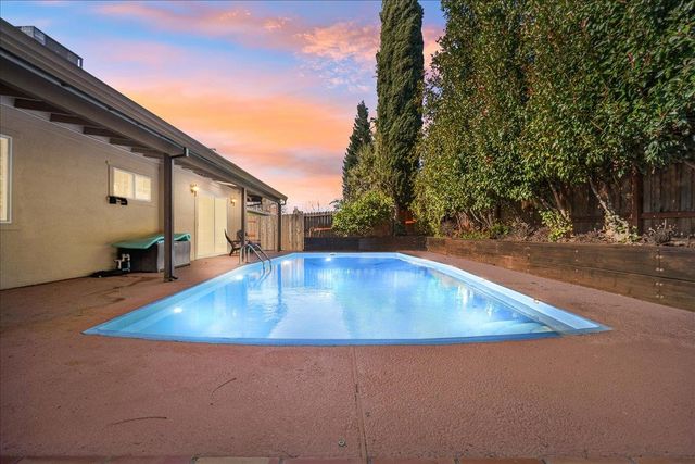 9013 Green River Way, Orangevale, CA 95662