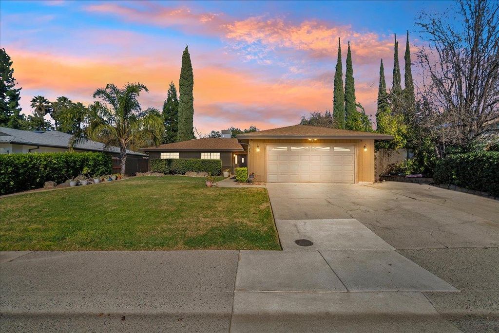 9013 Green River Way, Orangevale, CA 95662