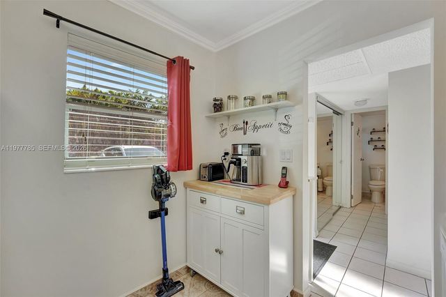 5003 NW 35th St 408, Lauderdale Lakes, FL 33319