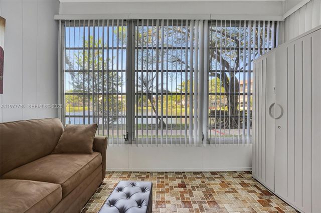 5003 NW 35th St 408, Lauderdale Lakes, FL 33319