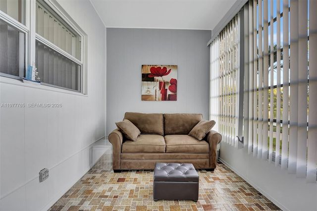 5003 NW 35th St 408, Lauderdale Lakes, FL 33319