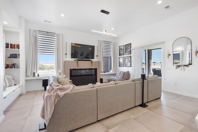 10 E Serena, Santa Fe, NM 87508