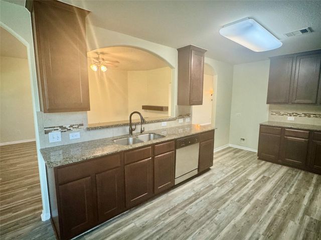 1205 Quarterhorse Drive, Alvin, TX 77511