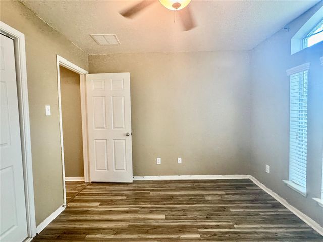 1205 Quarterhorse Drive, Alvin, TX 77511