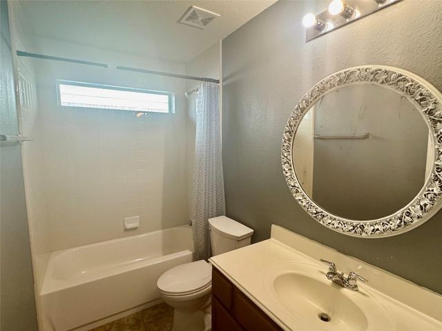 1205 Quarterhorse Drive, Alvin, TX 77511