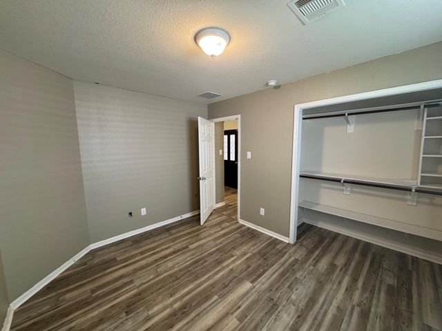 1205 Quarterhorse Drive, Alvin, TX 77511