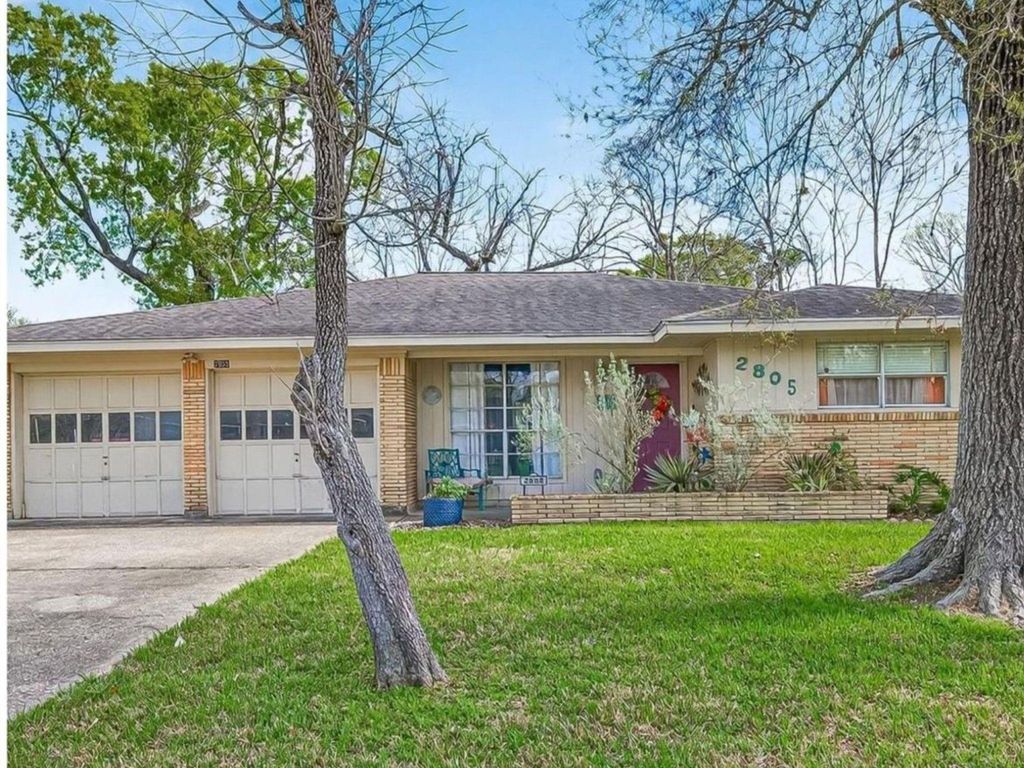 2805 Woodlawn Street, Dickinson, TX 77539