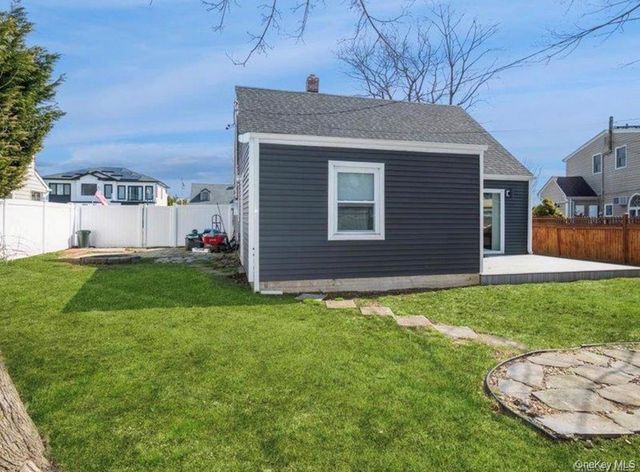 8 Crabtree Lane, Levittown, NY 11756