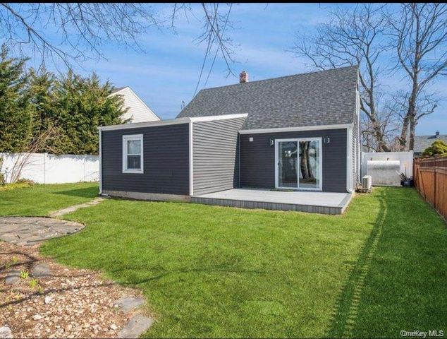 8 Crabtree Lane, Levittown, NY 11756