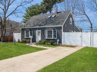 8 Crabtree Lane, Levittown, NY 11756