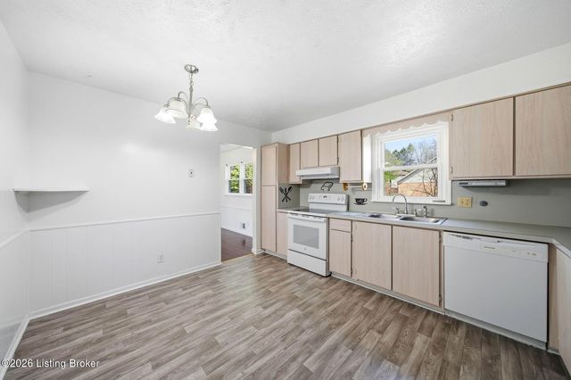 4109 Stony Brook Dr, Jeffersontown, KY 40299