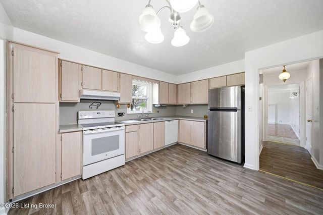 4109 Stony Brook Dr, Jeffersontown, KY 40299