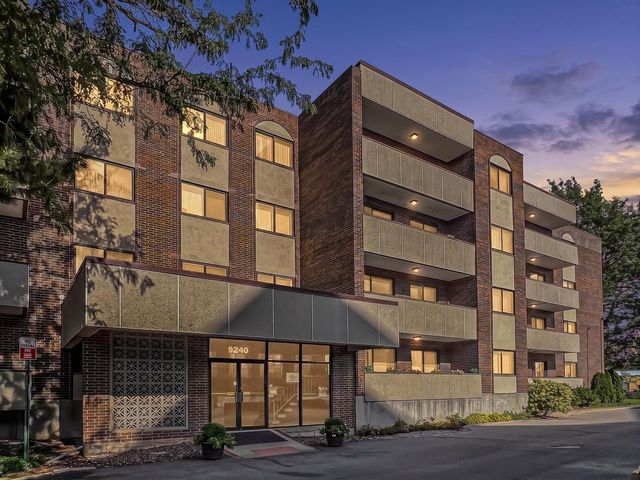 9240 Gross Point Road 410, Skokie, IL 60077
