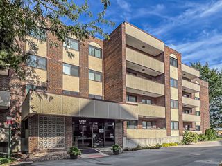 9240 Gross Point Road 410, Skokie, IL 60077