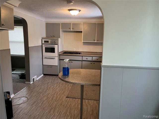 13505 Saint Andrews Avenue, Warren, MI 48089