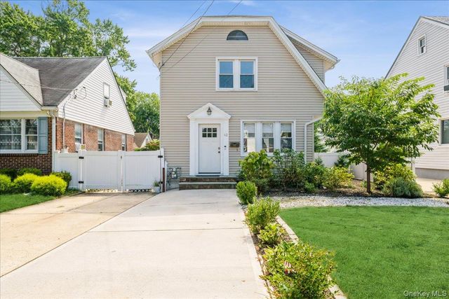 42 Stuart Avenue, Malverne, NY 11565
