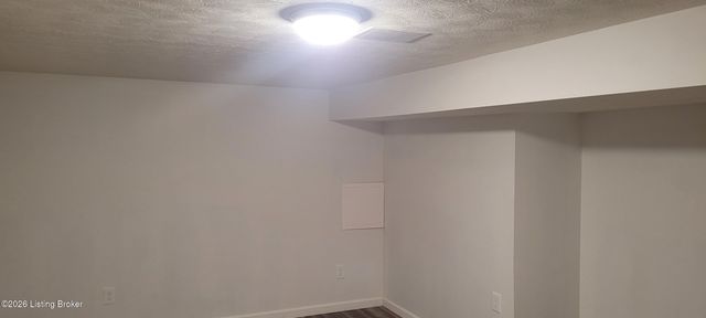 1858 Lynn Lea Rd, Louisville, KY 40216