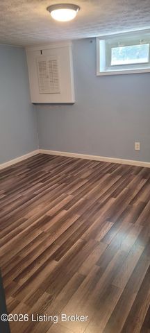 1858 Lynn Lea Rd, Louisville, KY 40216