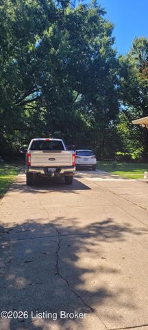 1858 Lynn Lea Rd, Louisville, KY 40216