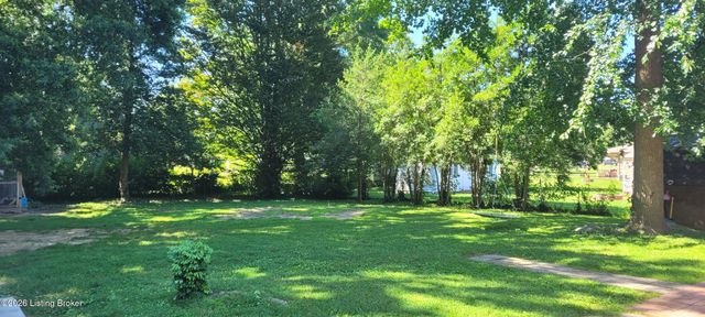1858 Lynn Lea Rd, Louisville, KY 40216