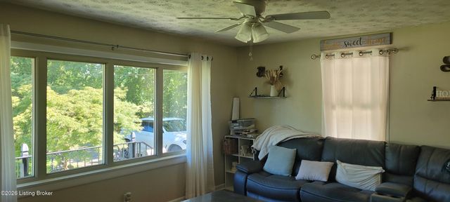 1858 Lynn Lea Rd, Louisville, KY 40216