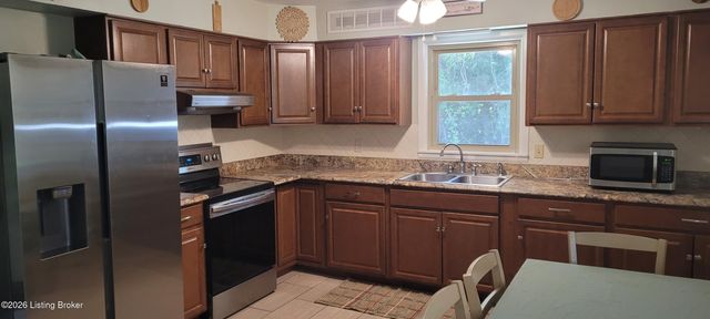 1858 Lynn Lea Rd, Louisville, KY 40216