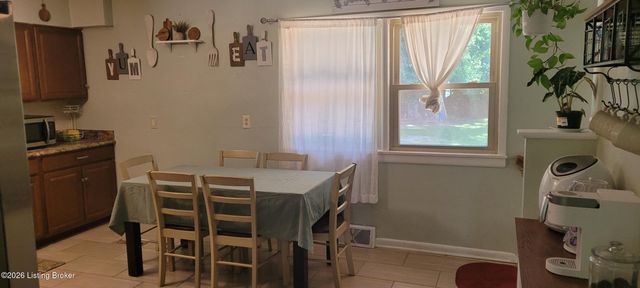 1858 Lynn Lea Rd, Louisville, KY 40216
