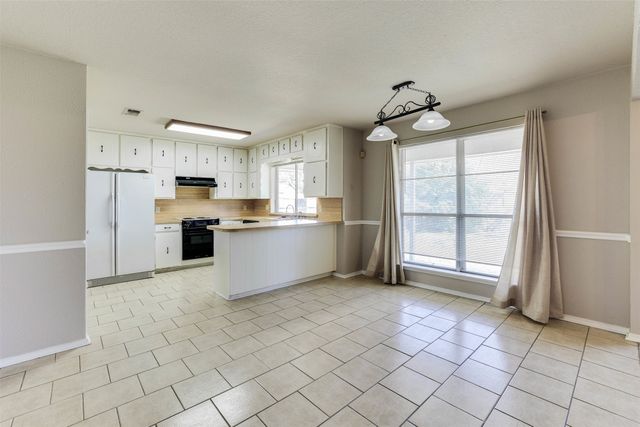 7020 Stonybrooke Drive, North Richland Hills, TX 76182
