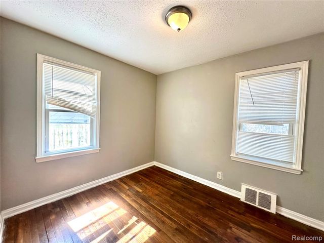 7409 Dolphin, Redford, MI 48239