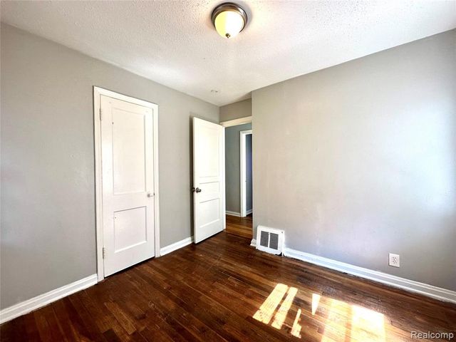 7409 Dolphin, Redford, MI 48239